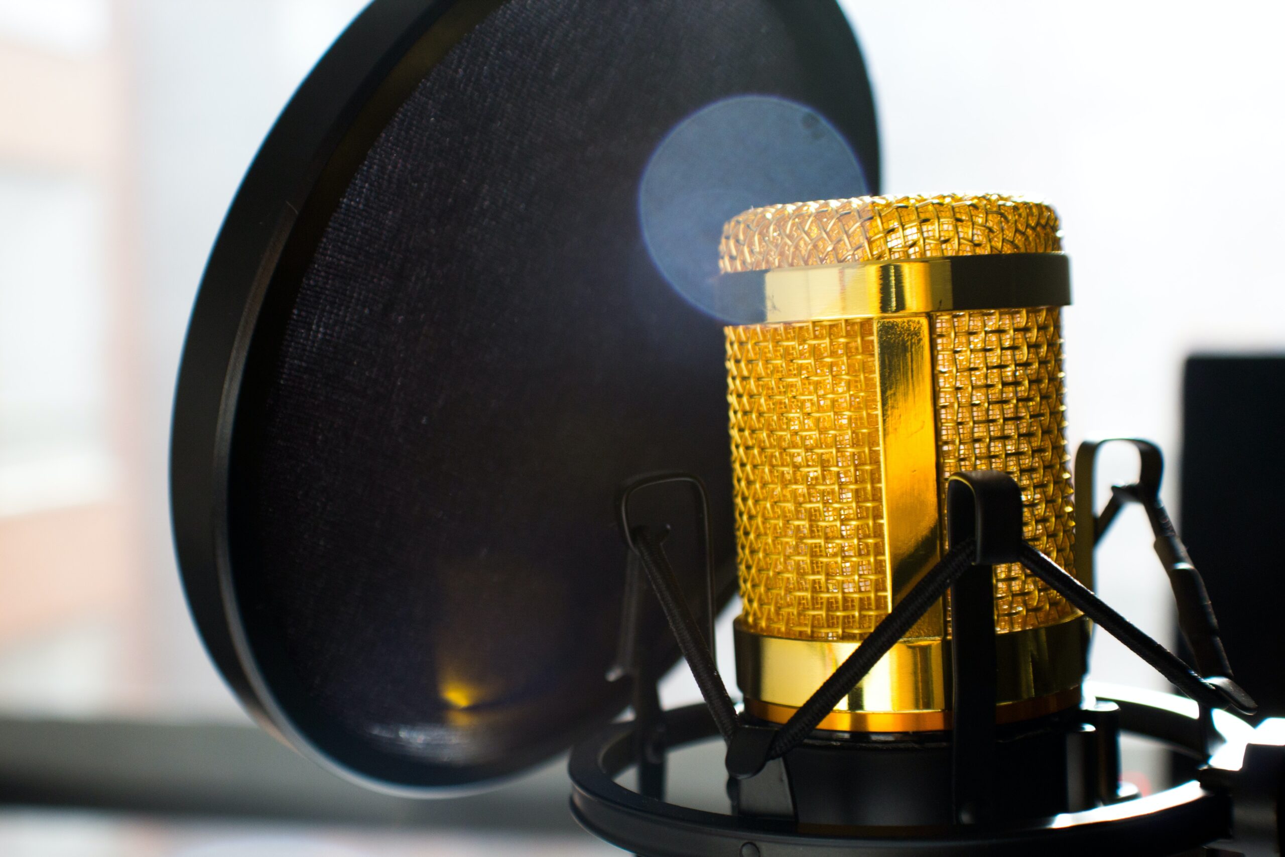 Micrófono preparado para grabar un podcast